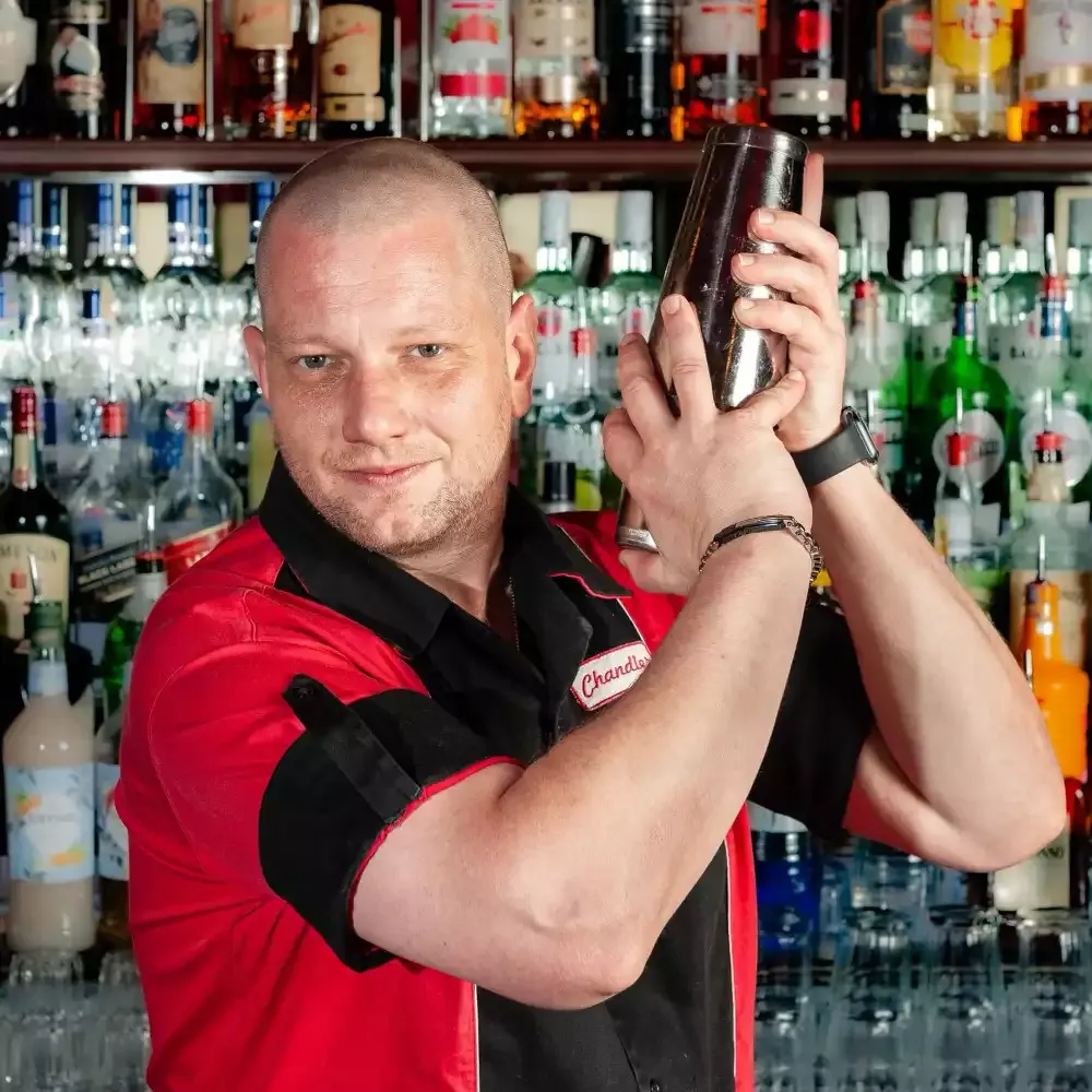Vašek, barman